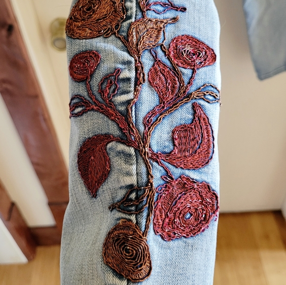 Embroidered Skinny Jeans - Picture 11 of 11